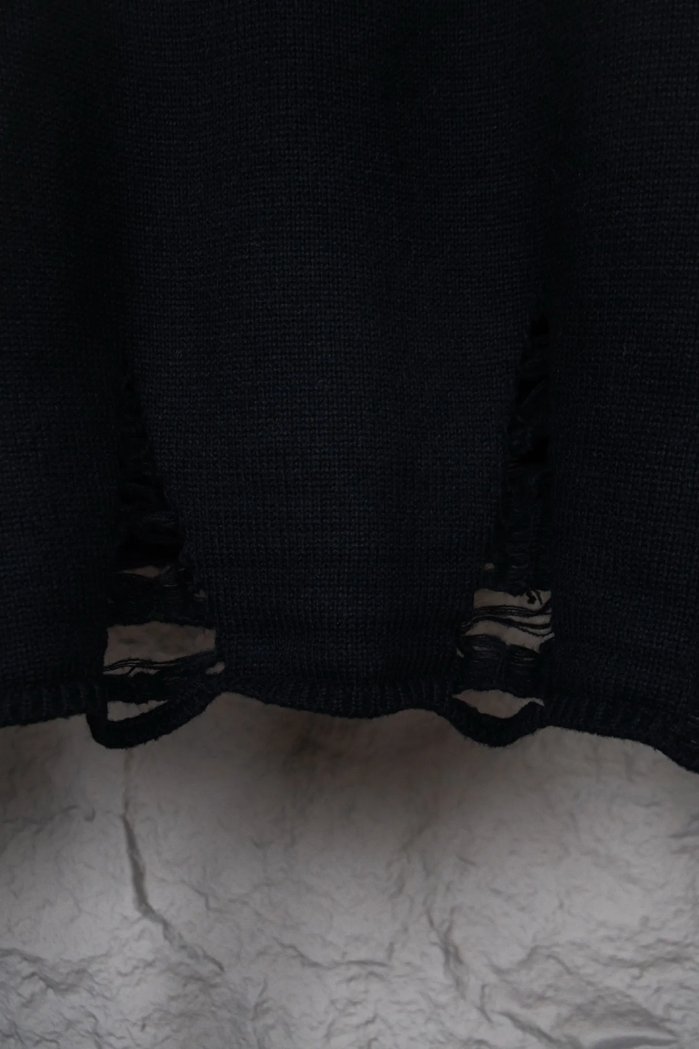 P250 Chrome Hearts CH Chrome Hearts Patch Cross Hole Knitted Sweater Pullover. The popular style is the same for men and women. It is matched with black and white. It looks good in real life. It looks good on the upper body. It looks good in daily wear. It is even more photogenic. It’s hard not to buy it. Buy it for me!!! Believe me, no one can refuse such a machine-length Chrome Hearts jacket. It has expanded the version based on the old version. The upper body is loose and stylish. The casual design of the hem is expanded to make fat people slim down to the extreme. Slim people are limited to high-end and high-end. 10,000 yuan ZP printing. 1:1 perfect restoration. Looks good when worn alone. Both men and women can control it easily. If you care more about quality, you must also respect the price. It is completely different from the thin see-through bottoms that pill when worn. If the style makes you shine at a glance, then quality is what you should pay more attention to. Compared with price, what we focus on is quality. Customers who have received my products know all about it. ️️️ Sweaters on the market are generally made of bract yarn. We use modal. Compared with core-spun yarn, the advantages are very intuitive: high cost, high price, high density, relatively expensive for developers, allowing us to make a lot less money. In addition, the upper body is delicate, anti-pilling, and high-end. We are conscientious sellers. Quality determines the upper body effect. No matter how bad the quality, the best style is still the temperament of the urban-rural fringe. We only do long-term business. Quality determines character. Take it back and wear it with confidence and wash it. The quality of the pattern will definitely make your eyes shine. We only make the right version of high quality. We make high-end hard goods. Reject junk goods and reject fast food. Conscientious quality and conscientious price. You deserve it!  Color: Black White Gray Red Size: S M L